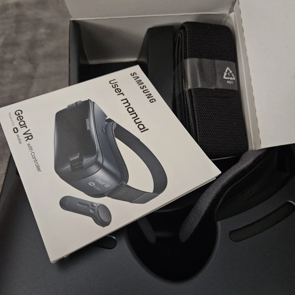 SAMSUNG Gear VR with Controller OPEN BOX